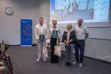 Roksana Dosz, Szymon Teresik oraz Dziekanami z nagrodą podczas 15th Biotechnology Students’ Conference