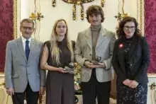 Laureaci nagrody dr Sylwia Klińska-Bąchor oraz mgr Jurand Sobiecki z Wydziału Nauk Społecznych UG z kapitułą