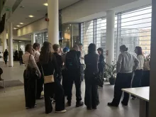 Grupa zwiedzająca w przerwie Konkursu z Wiedzy Biotechnologicznej