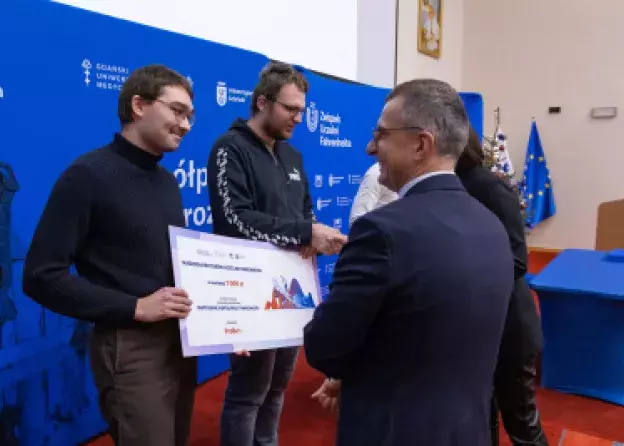 Koło Naukowe BIO-MED laureatami konkursu „Mistrzowie współpracy Fahrenheita”