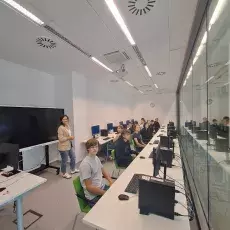 Młodzież na wydarzeniu Biotech Week 2025